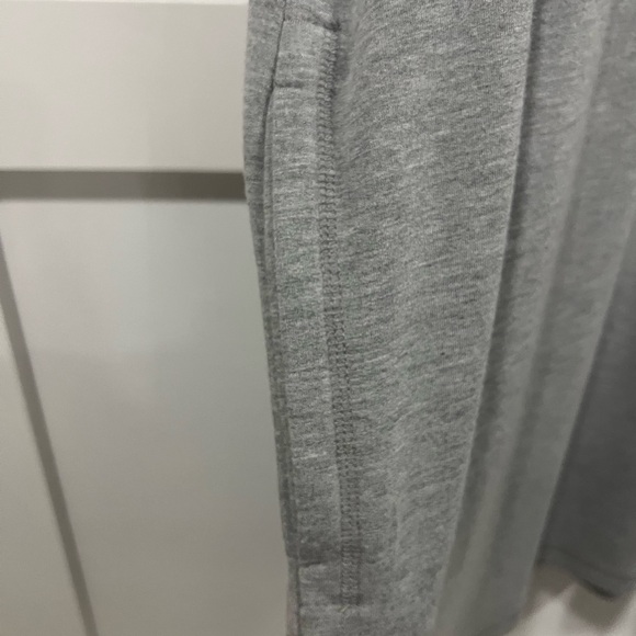 Cable & Gauge hoodie jogger dress with pockets - Picture 4 of 7